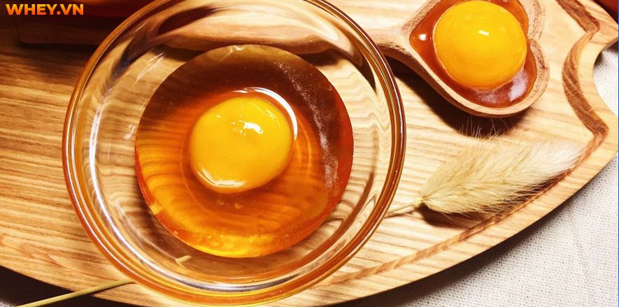 Trứng gà -  được coi như là một thực phẩm vàng giá rẻ" cho mọi chế độ ăn uống lành mạnh với dồi dào nguồn dinh dưỡng dồi dào như protein, chất béo tốt, canxi...