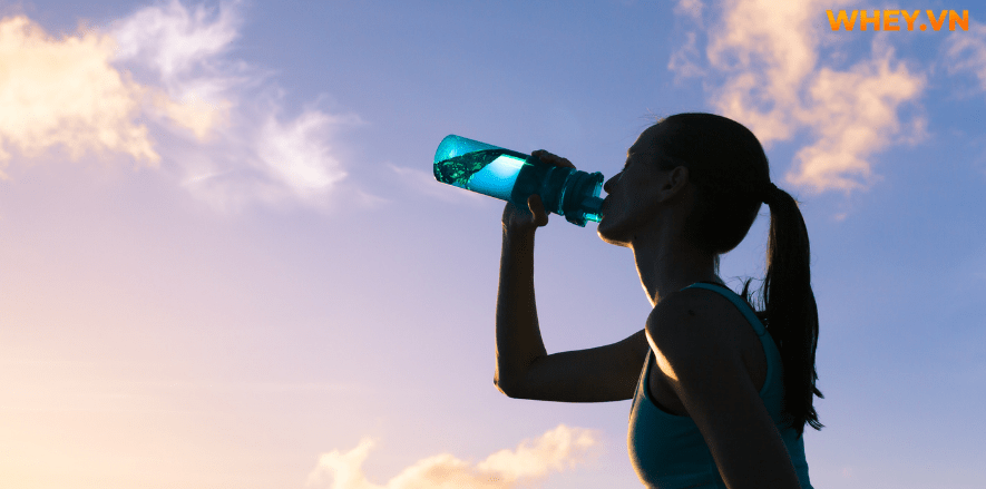 Lợi ích của uống nước là gì? Uống nước ấm giảm cân được không? Bài viết dưới đây WheyShop se giúp bạn giải đáp thắc mắc này....