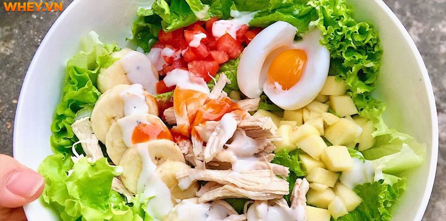 Salad thịt gà vừa tốt cho sức khỏe, vừa bổ dưỡng lại có thể giúp giảm cân. Wheyshop mời bạn tham ngay 9 Cách làm Salad thịt gà giảm cân siêu ngon tại nhà...