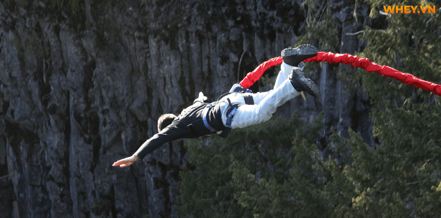 Lợi ích của việc nhảy bungee là gì? Nhảy bungee có an toàn không? Nhảy bungee thể thao mạo hiểm cần lưu ý điều gì? Hãy cùng tìm hiểu nhé!