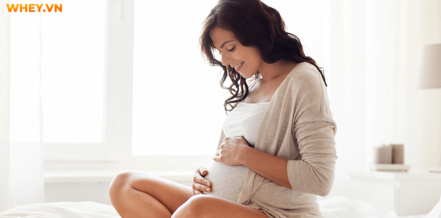 Trong suốt thời gian mang thai, bà bầu rất hay mắc chứng bụng nóng cồn cào, Vậy bụng cồn cào khi mang thai phải làm sao? Có ảnh hưởng đến thai nhi không?